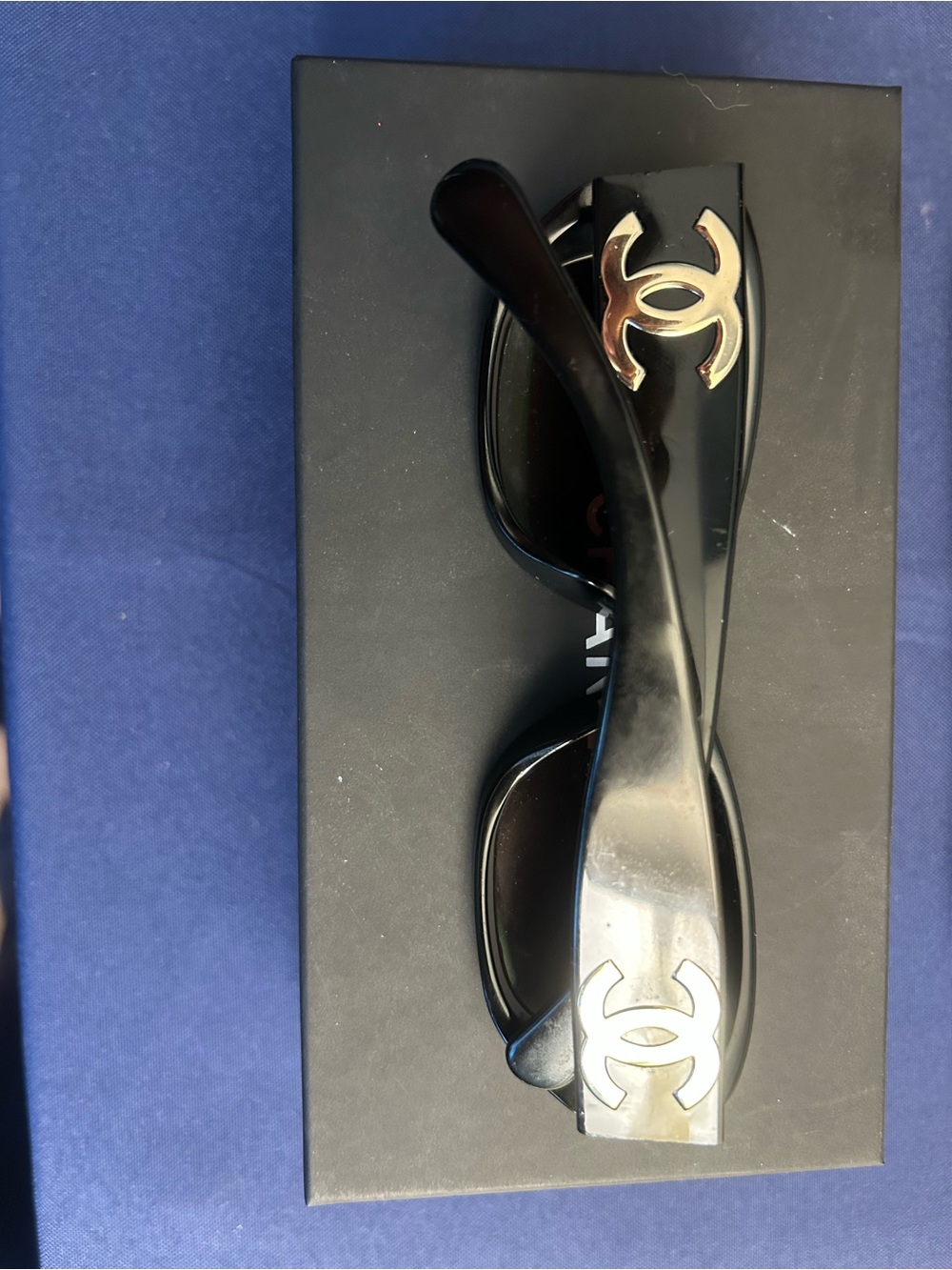 CHANEL Classic Black Sunglasses - Picture 4 of 4